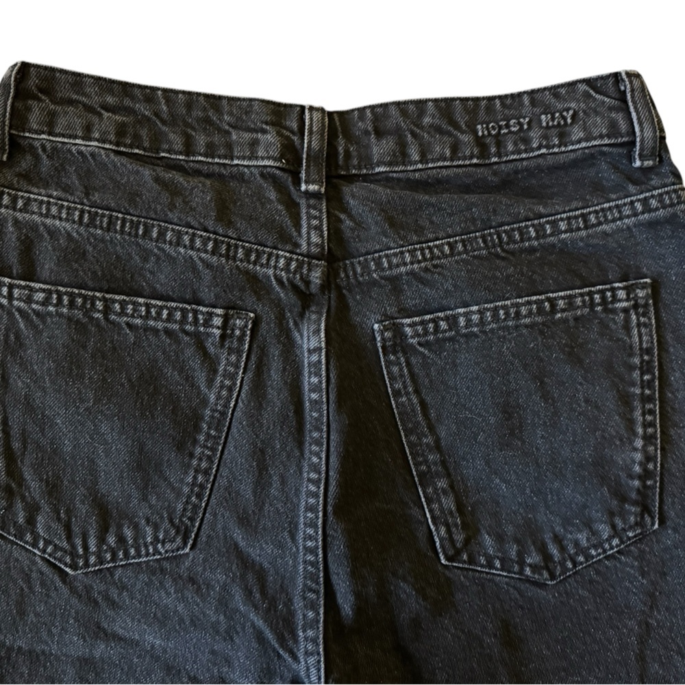 Noisy May Women’s Ankle Mom Jeans. Waist 28 inseam 30. Color Black.